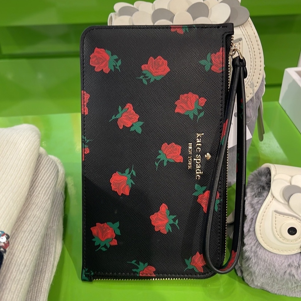 Kate Spade Lucy Medium L-Zip Wristlet
COLOR:
Black Multi
NWT - Picture 7 of 16